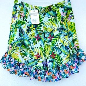 NWT! All Things Mochi 'Baila' Tropical Palm Print Ruffle Hem Shorts Size Medium